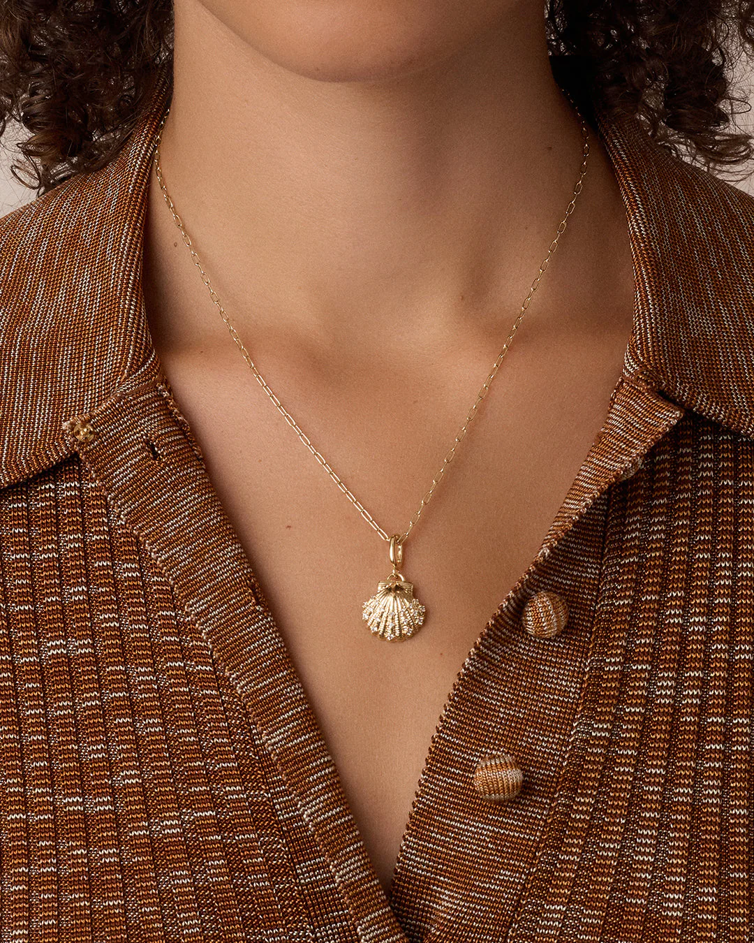 Shimmer Scallop Shell Parker Charm - Image 2